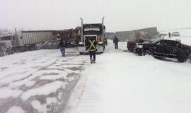Per masinę autoavariją Kanadoje sužeista 100 žmonių