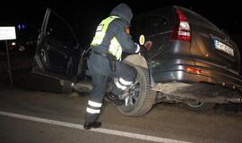 Dėl alkoholinės komos vairuotoja išvežta į ligoninę