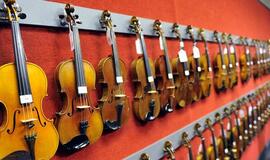 Rastas smuikas, kuriuo iki pat &quot;Titaniko&quot; nuskendimo griežė laivo orkestro vadovas