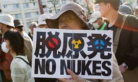 Tūkstančiai žmonių Tokijuje protestuoja prieš branduolinę energetiką