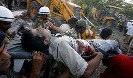 Bangladešas: žmonių, žuvusių sugriuvus pastatui, skaičius viršijo 320