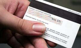 Lietuvos vartotojų organizacijos: mokėjimo kortelių mokesčių našta gali užgulti vartotojus