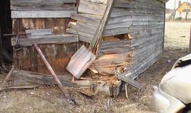 Girtas įvairavo į kaimynės garažą