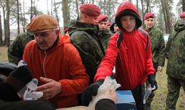 Poilsio parke vykusi talka: neapsiribota vien šiukšlių rinkimu