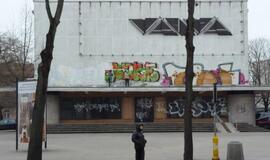 Uždažomi grafičiai ant "Vaivos" sienos