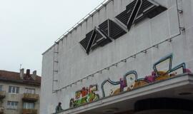 Uždažomi grafičiai ant "Vaivos" sienos