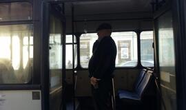 Vyrą stotelėje prispaudė autobuso ratas