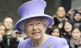 Elžbieta II tykiai ruošiasi karaliavimo pabaigai