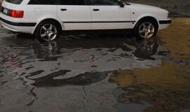 Naktį liūtis skalavo Vilnių