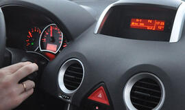 Prie vairuotojo prisitaikys ir magnetofonas