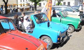 Rožiniai, geltoni ir oranžiniai - nepaklausiausi automobiliai