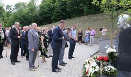 Seimo ir Vyriausybės vadovai pagerbė Algirdo Brazausko atminimą