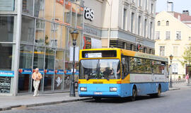 Siaurės autobusams skirta eismo juosta