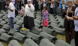 Bosniai perlaidojo 409 Srebrenicos žudynių aukas