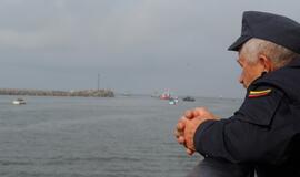 Jūros šventė 2013. Vainikų nuleidimas jūroje