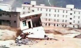 Po žemės nuošliauža Kinijoje palaidotos kelios dešimtys žmonių