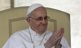 Popiežius Pranciškus laimina Lietuvą ir jos jaunimą