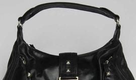 Pargriovė ant žemės ir atėmė rankinę