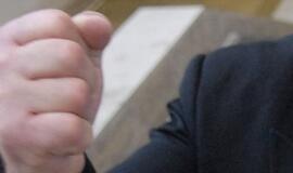 Sugyventinis moterį primušė iki komos