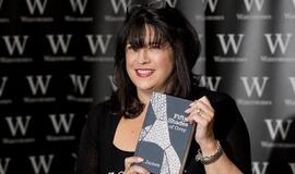 &quot;Forbes&quot;: &quot;Penkiasdešimt pilkų atspalvių&quot; autorė - daugiausia uždirbanti rašytoja