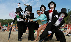 Karklės pramogų jūra veršis per kraštus