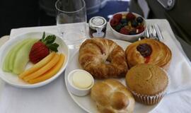 Paaiškėjo, kodėl maistas lėktuve – neskanus
