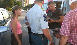 Per raudoną važiavusi moteris sukėlė avariją