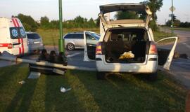 Per raudoną važiavusi moteris sukėlė avariją