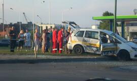 Per raudoną važiavusi moteris sukėlė avariją