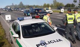 Policijos reidas: 3 neblaivūs ir bandymas papirkti