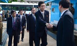 Šiaurės ir Pietų Korėjos pradėjo derybas dėl karo išskirtų šeimų susijungimo