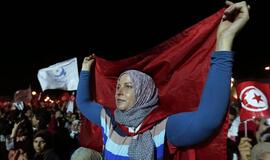 Tunise protestavo dešimtys tūkstančių vyriausybės šalininkų ir priešininkų