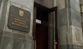 Žiniasklaida: paviešinus pokalbius traukiasi du Lietuvos ambasadoriai