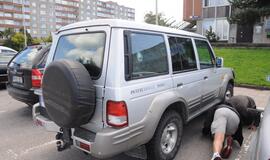 Sprogmuo apgadino pro šalį važiavusį automobilį