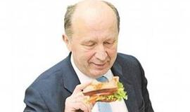 Andrius Kubilius pasiilgo žmonių skurdinimo