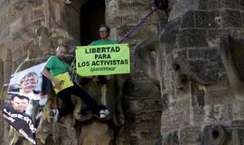 "Greenpeace" aktyvistai įkopė į Barselonos Šv. Šeimynos bažnyčią