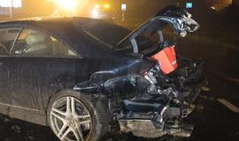 Naktį susidūrė du prabangūs "Mercedes"