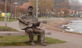 Nidoje dingo Vytauto Kernagio skulptūra