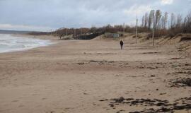 Baltijos jūra graužia Melnragės krantus