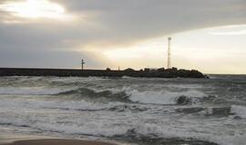 Baltijos jūra graužia Melnragės krantus