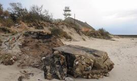 Baltijos jūra graužia Melnragės krantus