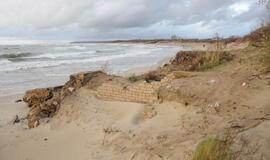 Baltijos jūra graužia Melnragės krantus