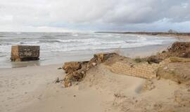 Baltijos jūra graužia Melnragės krantus