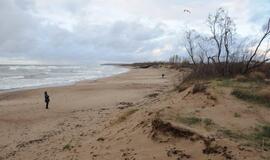 Baltijos jūra graužia Melnragės krantus