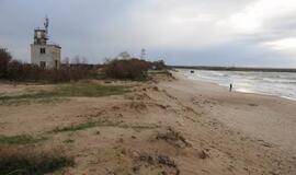 Baltijos jūra graužia Melnragės krantus