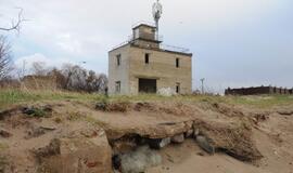 Baltijos jūra graužia Melnragės krantus