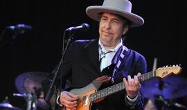 Bobas Dylanas paduotas į teismą dėl rasizmo