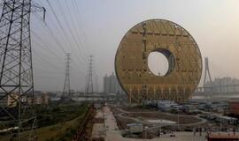 Įspūdingą pastatą vietiniai kinai praminė "pretenzingu turtuolių apskritimu"