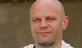 "Prie Kūčių stalo stengiamės nesikviesti draugų"