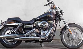 Aukcione parduodamas "Harley Davidson" motociklas su popiežiaus autografu